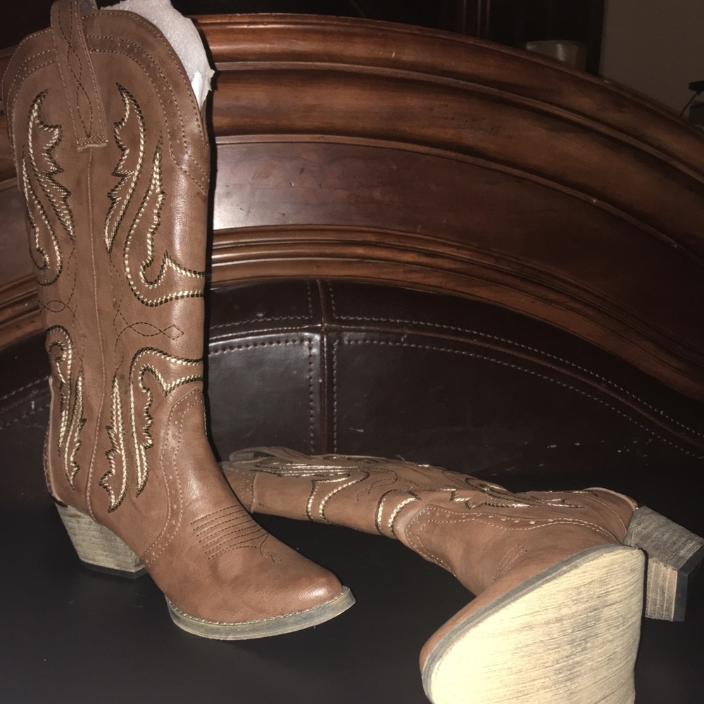 Cowgirl boots *BRAND NEW*